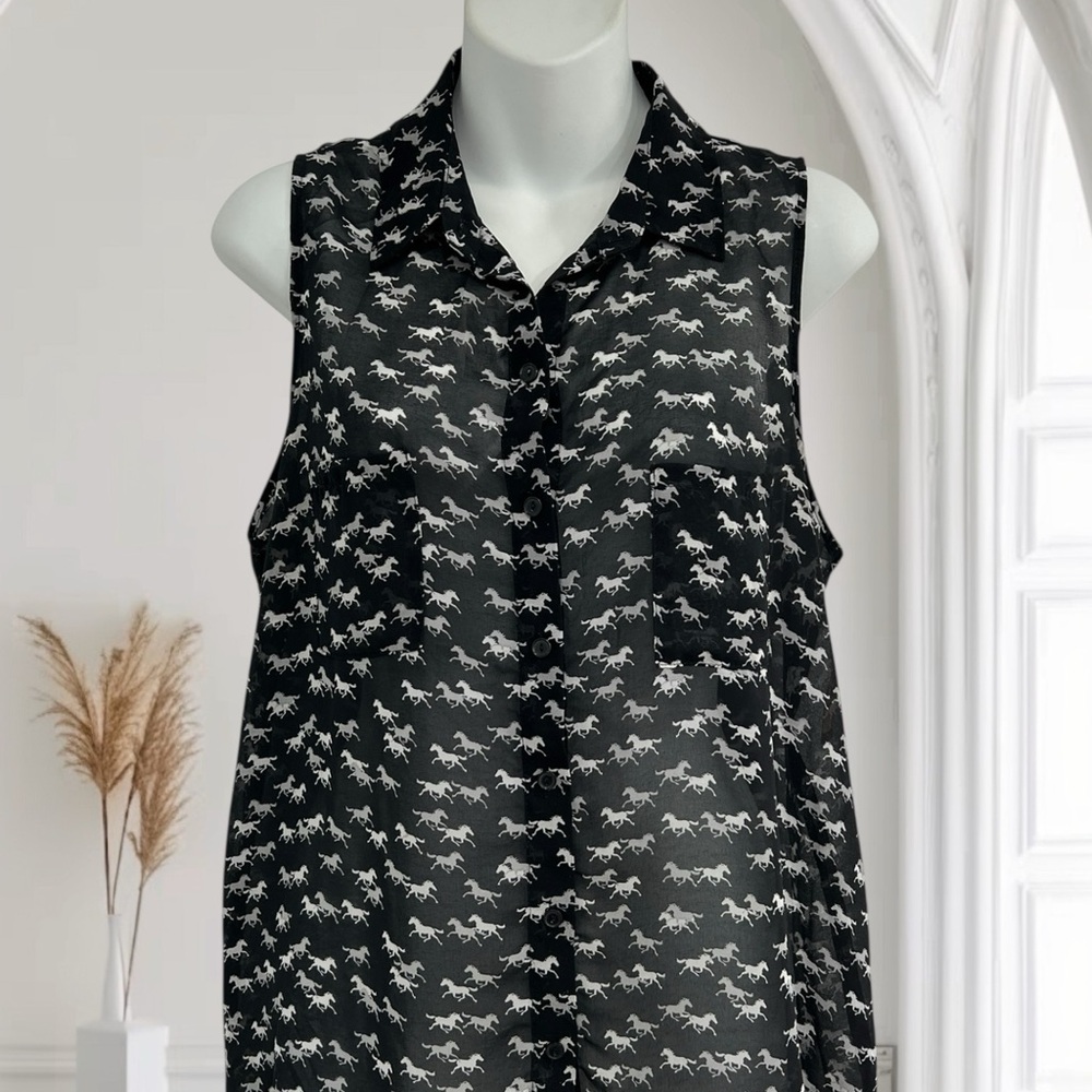 Elegant Black and White Horse Print Sleeveless Blouse in Size Women’s Large